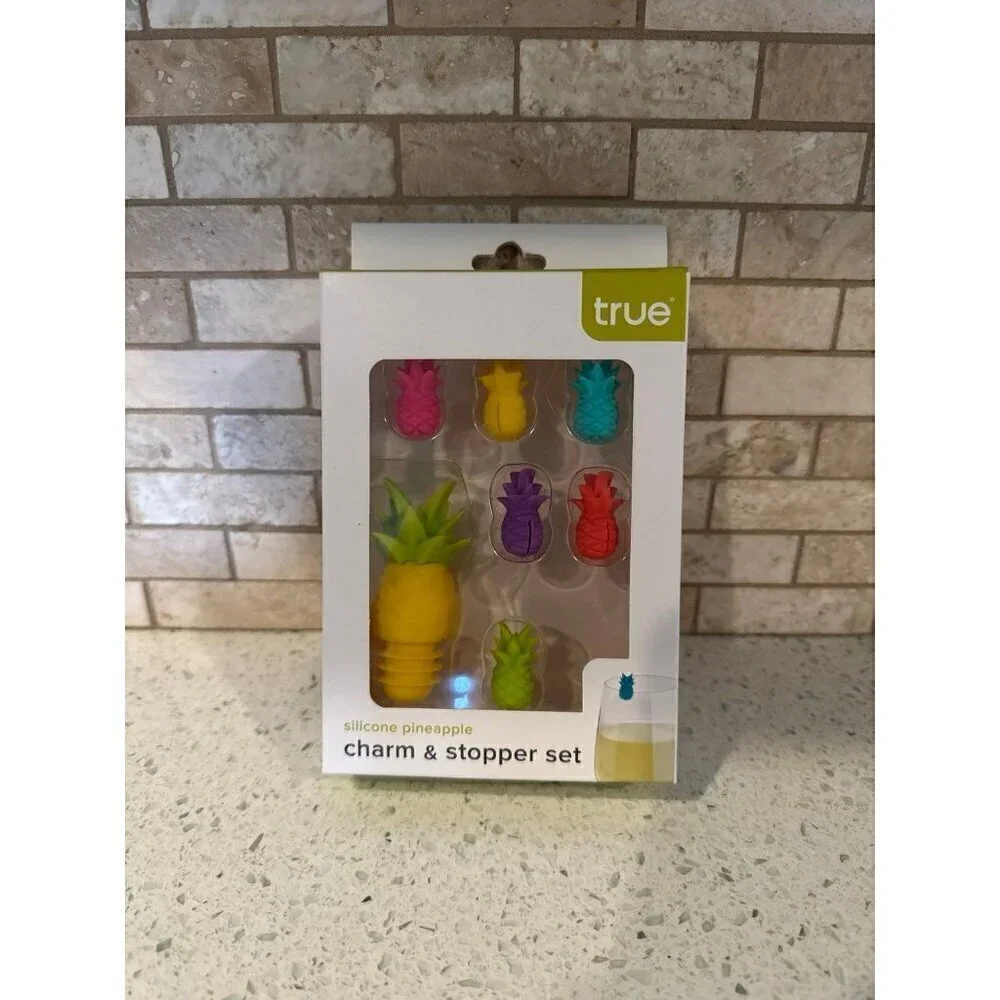 True Silicone Tropic‎ Bottle Stopper with 6 Wine Charms. 117